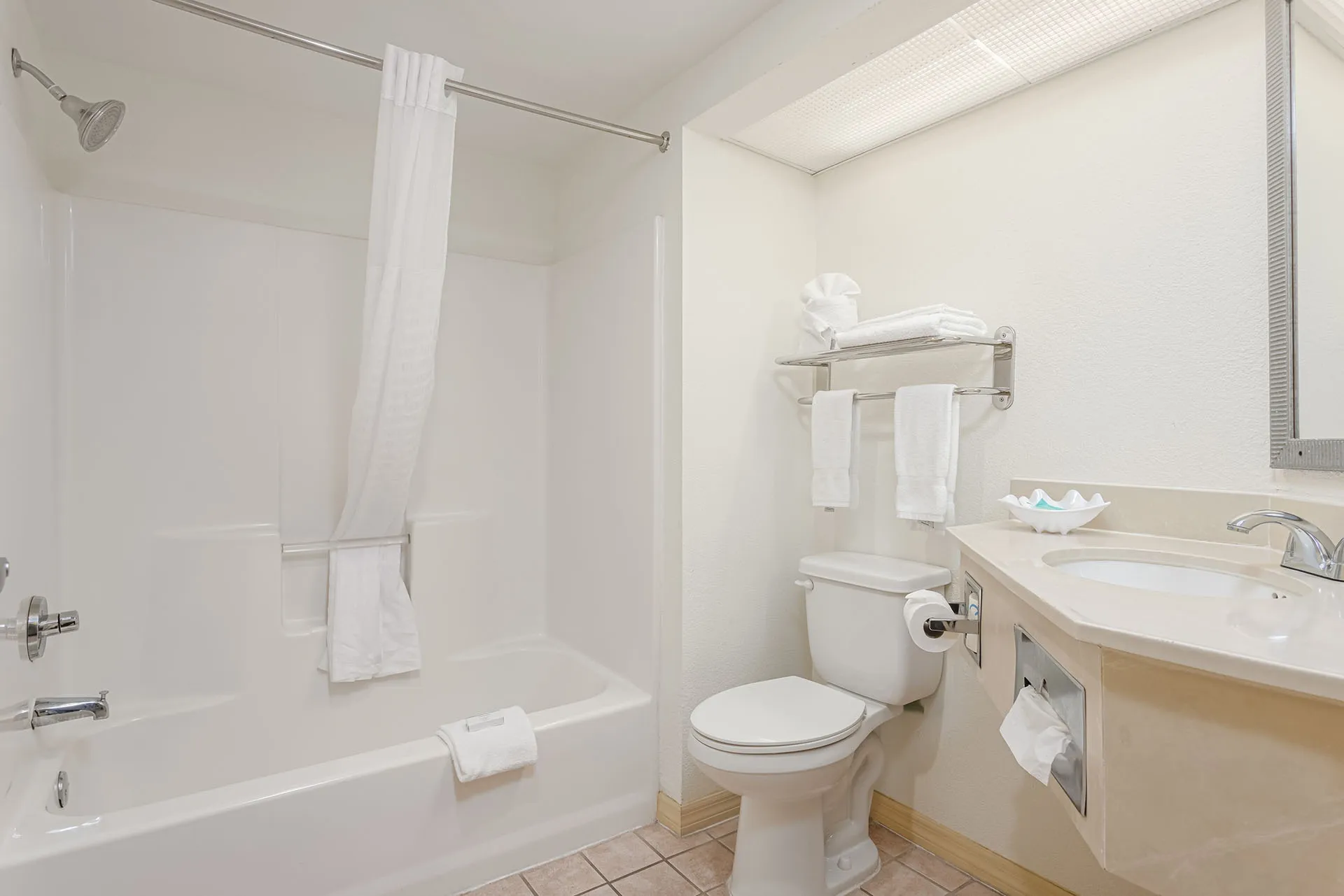 HUTCH 2023 057 Rooms