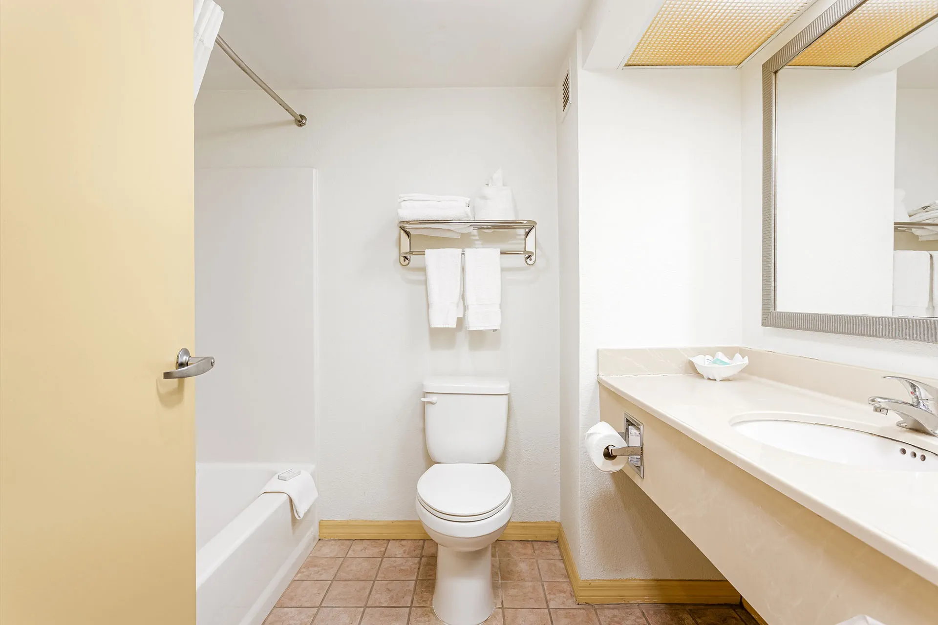 HUTCH 2023 072 Rooms